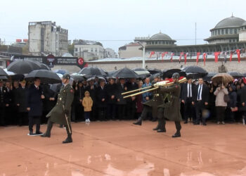 Atatürk ölümünün 86'nci yıldönümünde Taksim'de anıldı