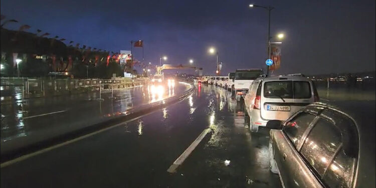 Üsküdar ve Zeytinburnu'nda sağanak yağış