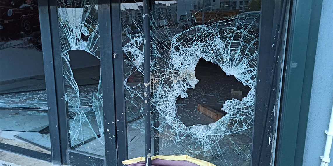 İzmir'de 3 polisi yaralayan şüpheli M.S.Ç.’nin polisteki ilk ifadesinde sivil polis ekibini aralarında husumet bulunan gruptan sandığı için saldırıyı gerçekleştirdiğini söylediği öğrenildi.