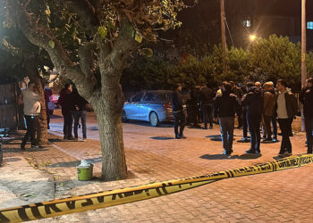 Seferihisar'da polis ekibine silahlı saldırı: 2'si ağır 3 yaralı
