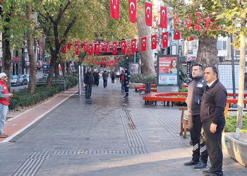 Saatler 09.05'i gösterdiğinde hayat durdu