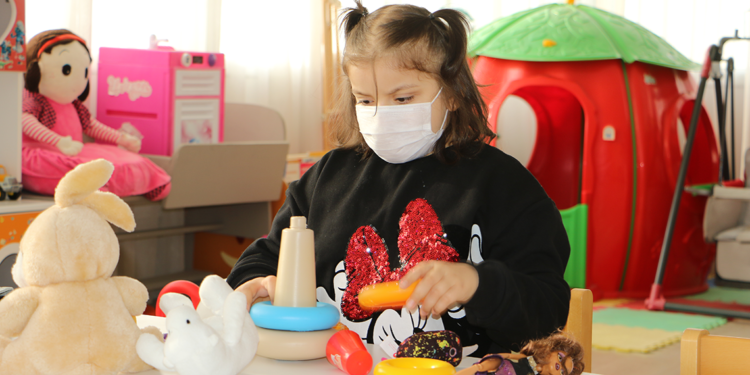 İkinci kez ilik nakli bekleyen İrem'in hayali doktor olmak