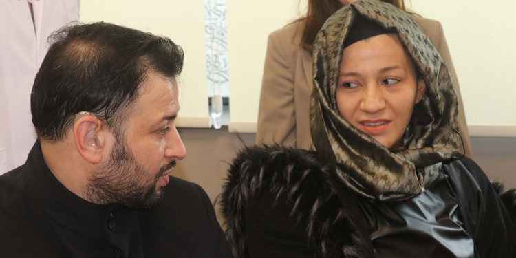 İşitme engelli çift, 10 yıl sonra birbirini yeniden duydu