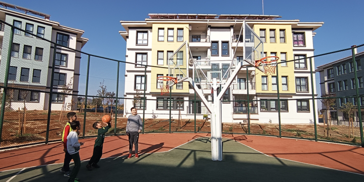 İslahiye'de deprem konutlarına yerleşen ailelerin mutluluğu