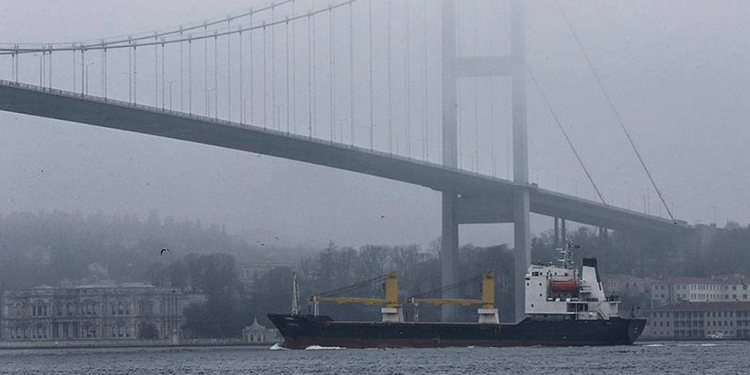 İstanbul Boğazı gemi trafiğine kapatıldı