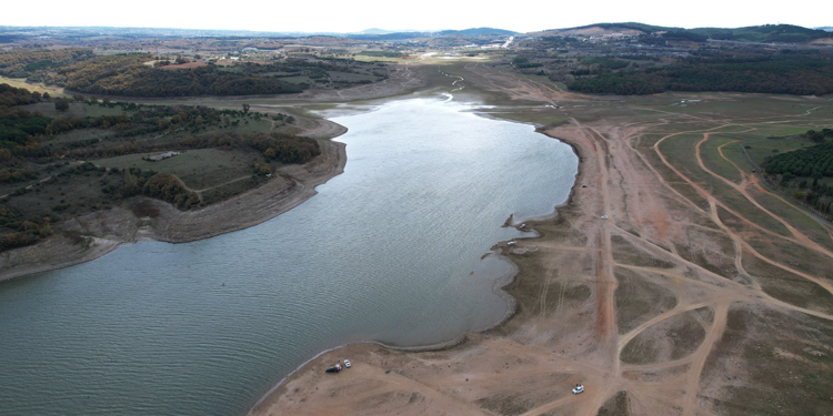 İstanbul barajları yüzde 30'un altına geriledi; 2 aylık su kaldı!