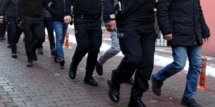 İstanbul'da uyuşturucu satıcılarına yönelik operasyon: 43 şüpheli tutuklandı