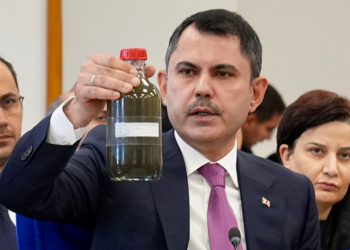 İzmir Körfezi'nin kirli suyu TBMM'de