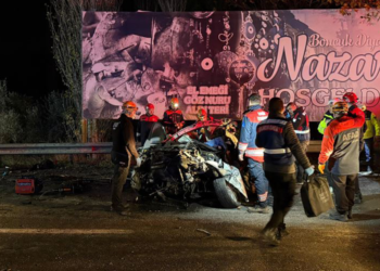 İzmir'de 6 araç zincirleme kazaya karıştı: 3 ölü, 7 yaralı