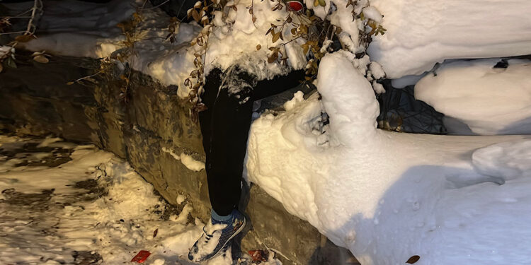 Kadın cinayeti ihbarına giden polis, cansız mankenle karşılaştı