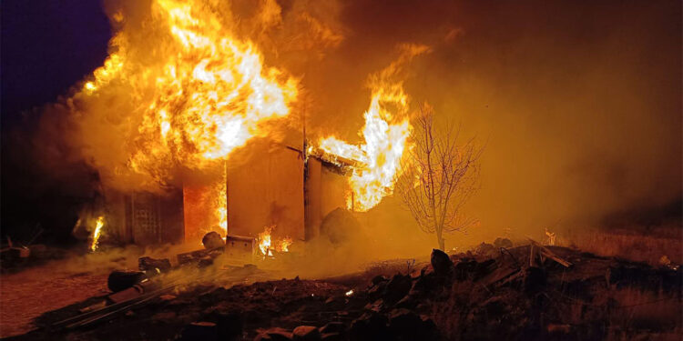Kahramanmaraş'ta depoda çıkan yangında 70 ton buğday kül oldu