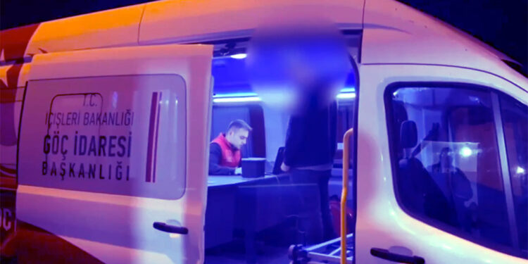 Kalkan-30 operasyonlarında 1644 düzensiz göçmen yakalandı