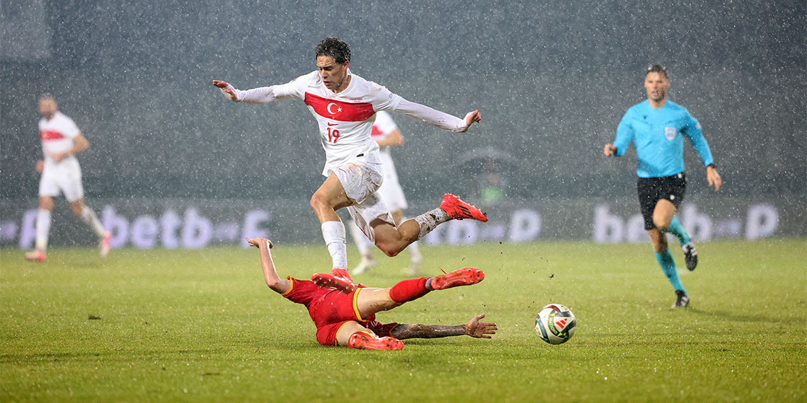 A Milli Futbol Takımı Teknik Direktörü Vincenzo Montella, "Bugün futbolun az oynandığı bir maç oldu. Saha zemini bu seviyede oynanmayacak kadar kötüydü. Futbolcularımızı tebrik etmek lazım. Sonuna kadar mücadele ettiler" dedi.