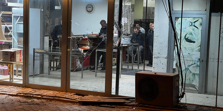 Kayseri'de fırına silahlı saldırı; o anlar kamerada