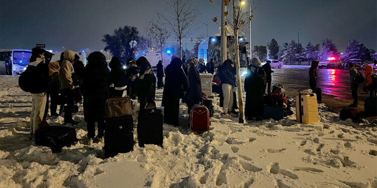 Kayseri'de servis midibüsü ile yolcu otobüsü çarpıştı: 17 yaralı