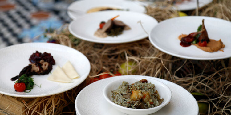 Keçiboynuzundan 36 çeşit yiyecek üretildi