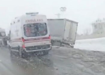 Kırşehir'de 9 araç zincirleme kazaya karıştı: 9 yaralı