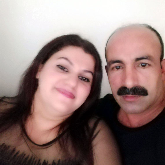 Antalya’da Abdullah Poyraz (55), kıskançlık nedeniyle tartıştığı eşi 6 çocuk annesi Hale Akbaş Poyraz’ı (39) tabancayla vurarak öldürdü.