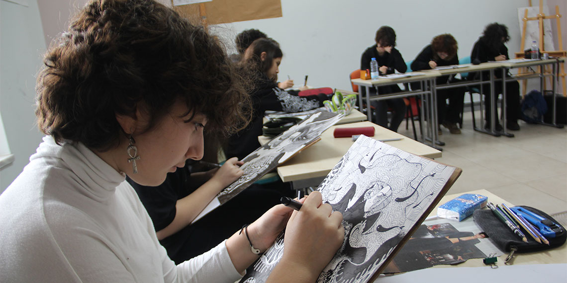 Kocaeli Güzel Sanatlar Lisesi’nin Resim Bölümü öğrencilerinin resimleri, Yunanistan’da sergilenecek.