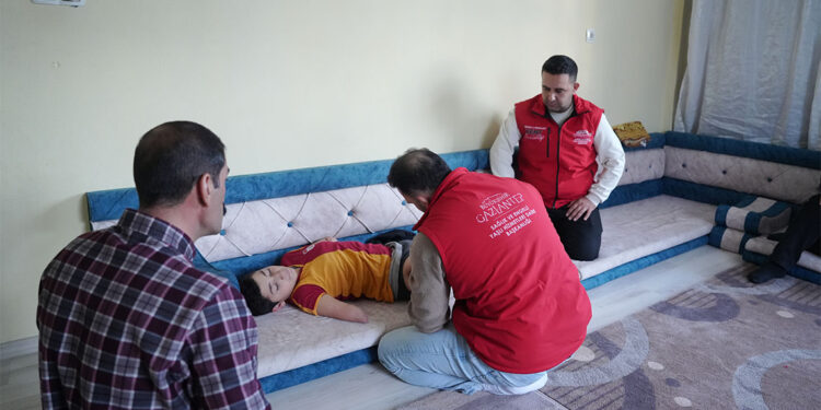 Kol ve bacakları olmayan Nakşin'e yeni protez