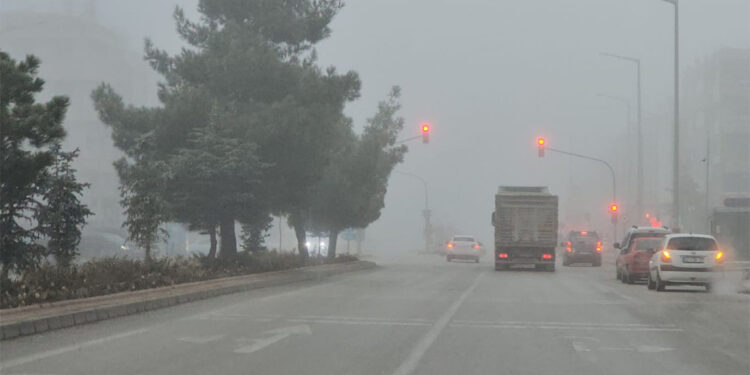 Konya-Ankara kara yolunda yoğun sis