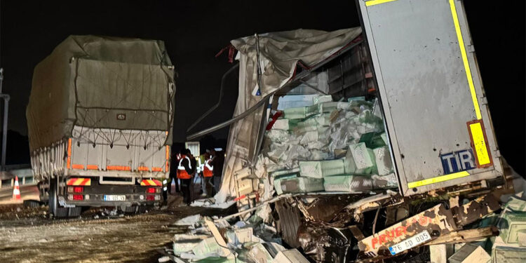 Kuzey Marmara Otoyolu'nda kaza: Ulaşım tek şeritten sağlanıyor