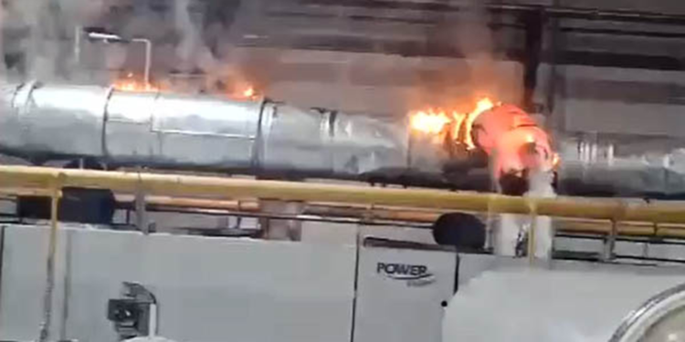 Kahramanmaraş'ta tekstil boya fabrikasında yangın