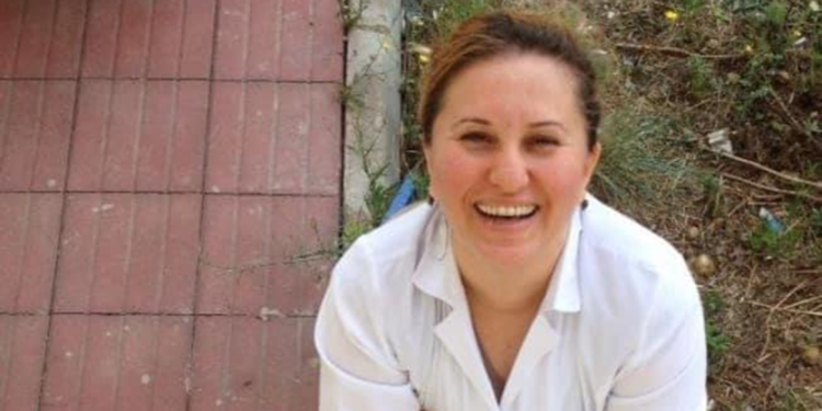 Kaldırımda yürürken otomobilin çarptığı hemşire hayatını kaybetti