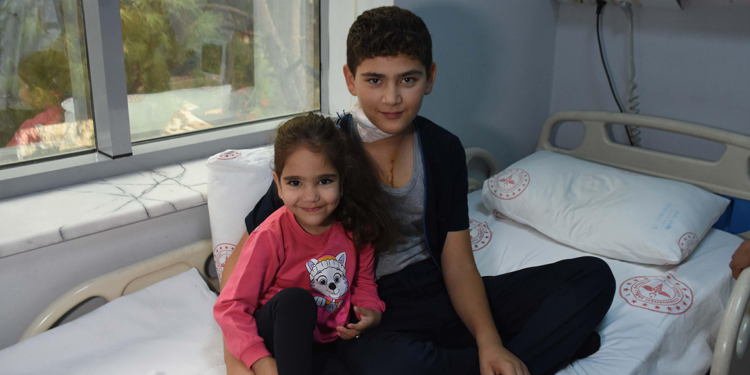 Kalp hastası kardeşler, İzmir'de sağlığına kavuştu