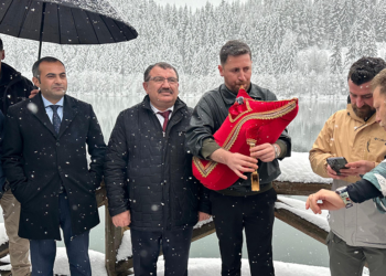 Karagöl'de kar eşliğinde turizm toplantısı