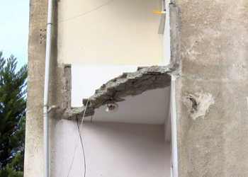 Kartal'da balkonu çöken bina mühürlenerek boşaltıldı
