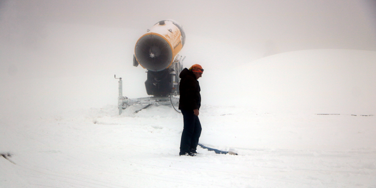 Kartalkaya'da yoğun kar yağışının ardından sezon açılıyor