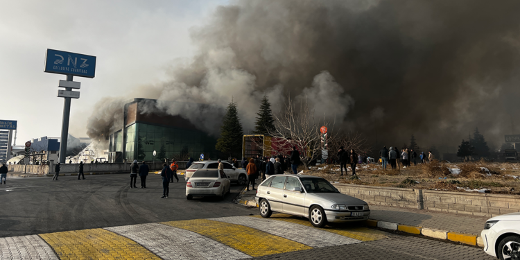 Kayseri'de mobilya fabrikasında yangın