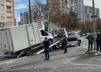 Kayseri'de otomobil ile kamyonet çarpıştı; 6 yaralı