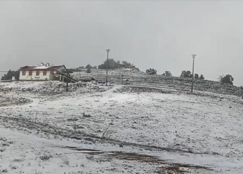 Keltepe kayak merkezi beyaza büründü