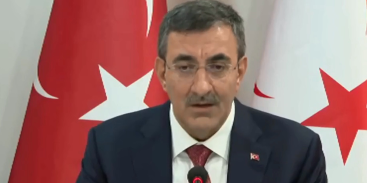 Kıbrıs Türk halkını hak ettiği mertebeye ulaştırma gayreti içindeyiz