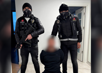 Kırmızı bültenle aranan uyuşturucu baronu İstanbul'da yakalandı