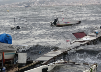 Kocaeli'de sağanak ve fırtına nedeniyle tekneler battı