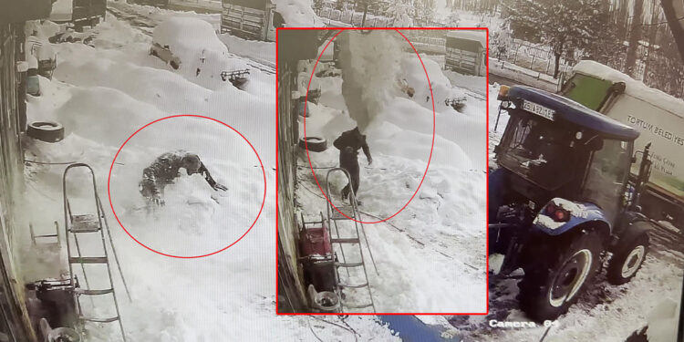 Lastik tamircisinin üzerine çatıdan kar kütlesi düştü