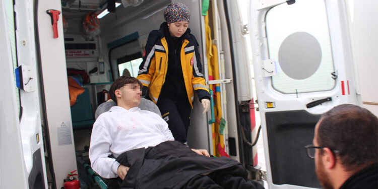 Aksaray'da lise 11'inci sınıf öğrencisi bıçaklandı