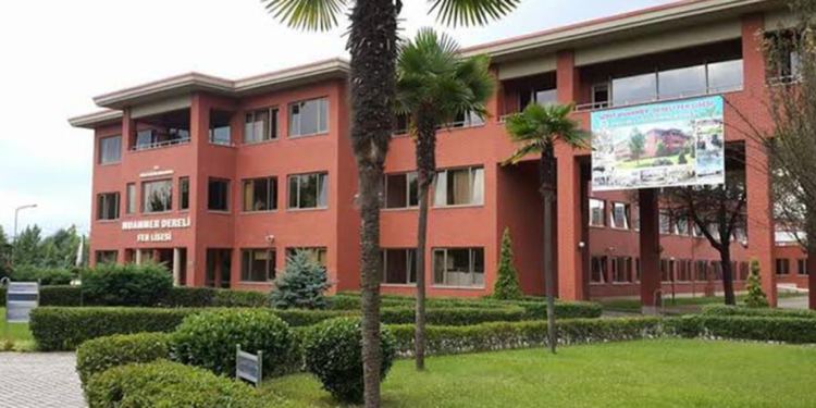 Lisede pencereden düşen Beril, kurtarılamadı