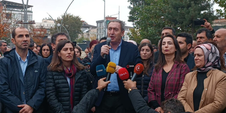 Elimizi uzattık ama tutuklamalar geldi