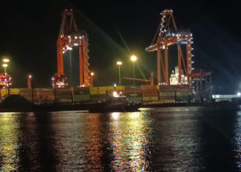 Mersin'de 'ESPERANZA B' isimli kuru yük gemisi yan yattı