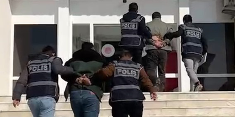 Maçta İstiklal Marşı okunurken ayağa kalkmayan 2 kişiye gözaltı