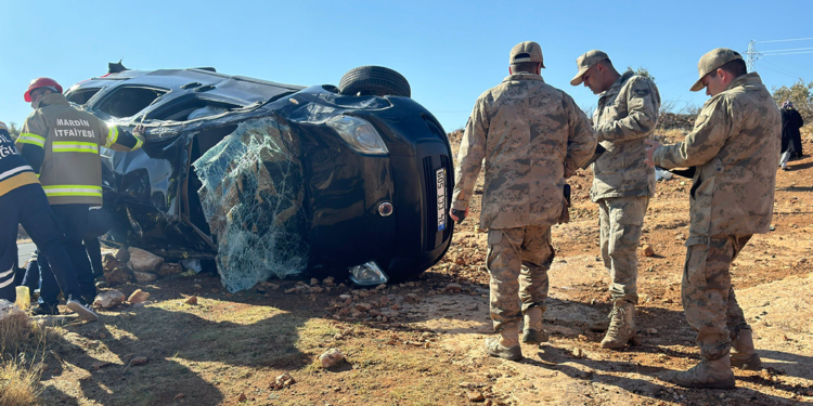 Mardin'de hafif ticari araç takla attı: 3 ölü, 1'i bebek 5 yaralı