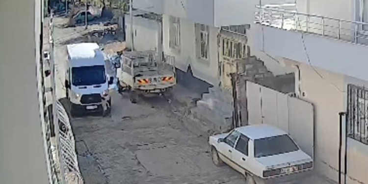 Minibüsün çarptığı 4 yaşındaki Onur öldü; kaza kamerada