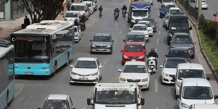 Motosiklet satışı, otomobili 'solladı'