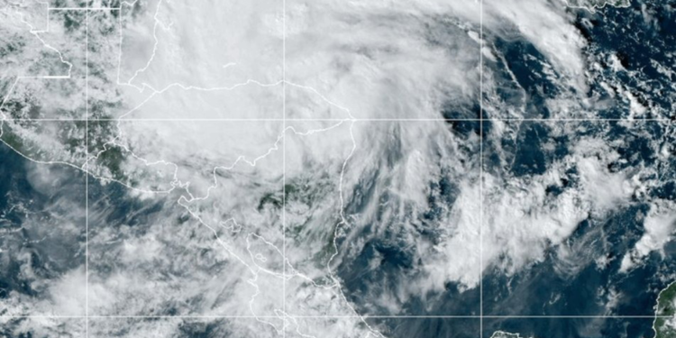 NHC'den ‘Sara Tropikal Fırtınası’ uyarısı