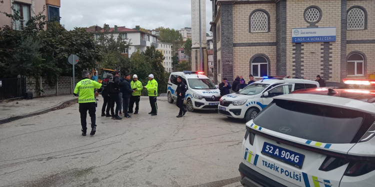 Namaz çıkışı çöp kamyonunun altında kalan emekli imam öldü