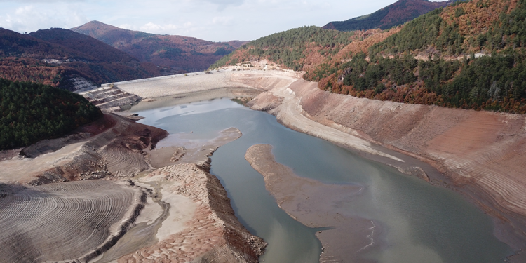 Nilüfer Barajı'nın kuruduğu Bursa'da '40 günlük su kaldı' uyarısı